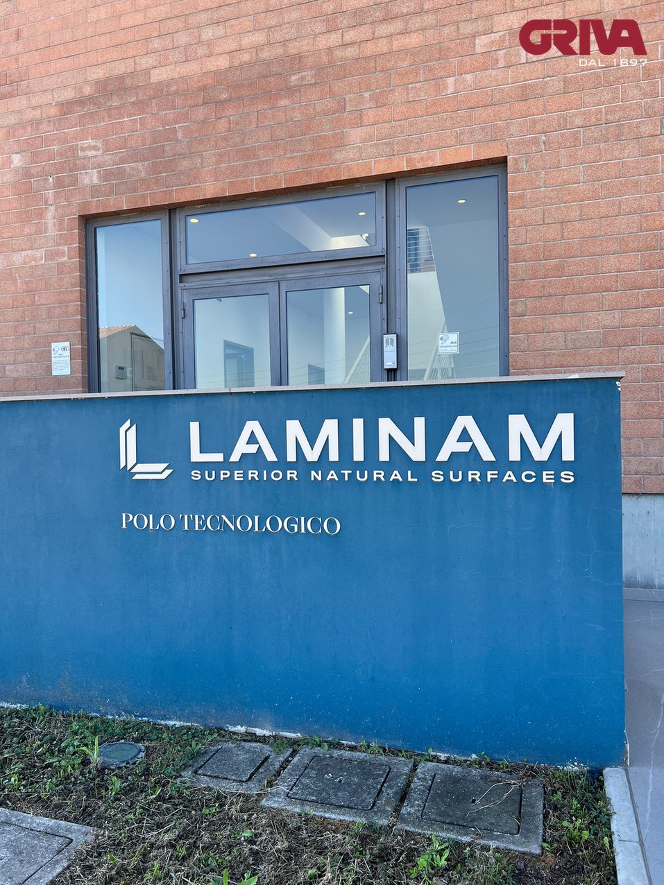 il Polo Tecnologico Laminam con l'insegna Superior Natural Surfaces
